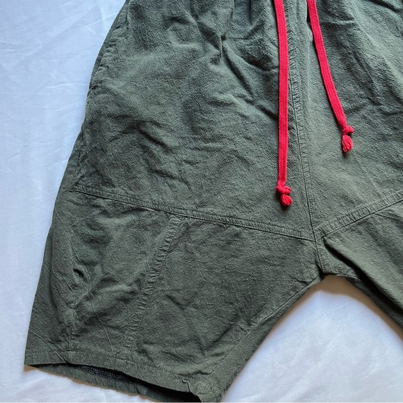 KIDORIMAN olive army green contrast elastic waist drop crotch shorts, xs - Picture 2 of 6